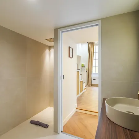 Charme Et Modernite Au Coeur Du Vieux Appartement *