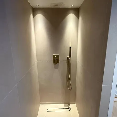 Charme Et Modernite Au Coeur Du Vieux Appartement