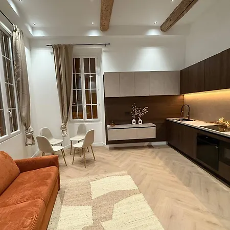 Charme Et Modernite Au Coeur Du Vieux Appartement